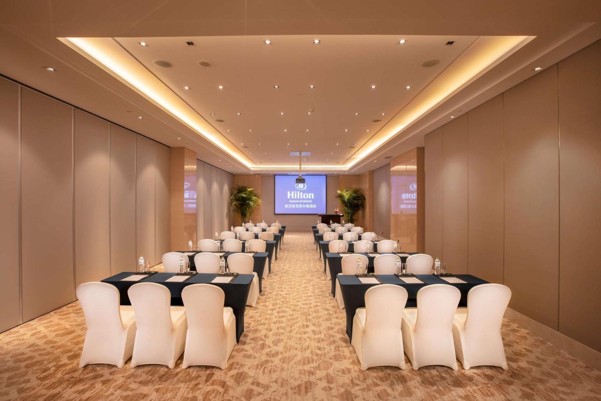 Hilton Wuhan Yangtze Riverside Kültér fotó