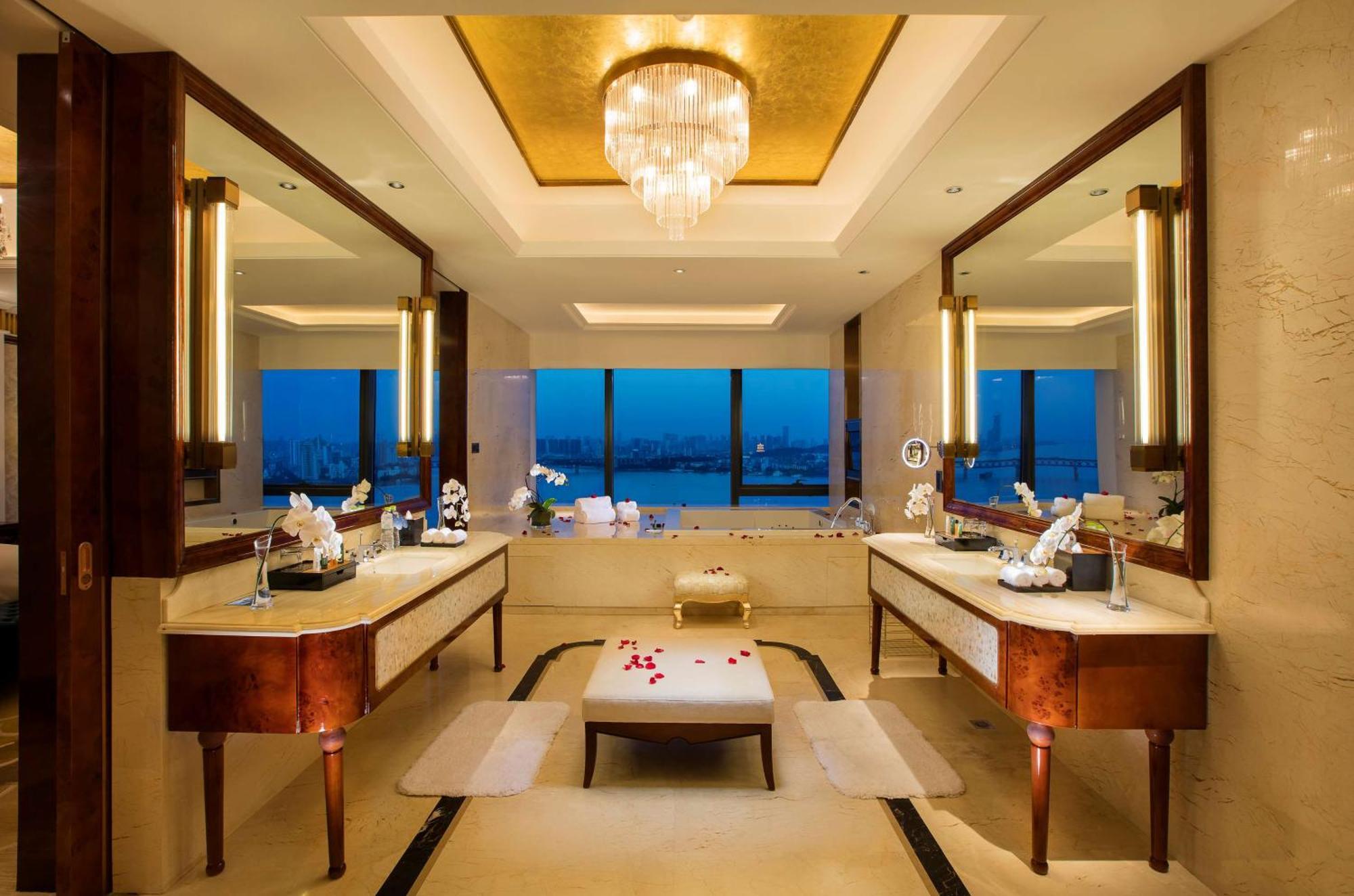 Hilton Wuhan Yangtze Riverside Kültér fotó