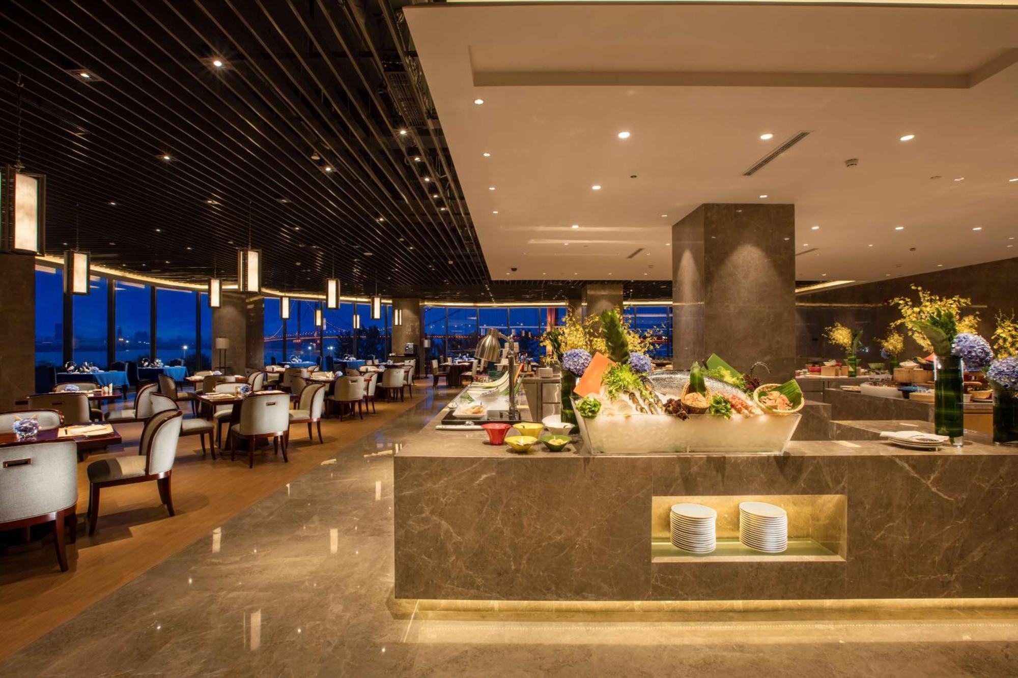Hilton Wuhan Yangtze Riverside Kültér fotó