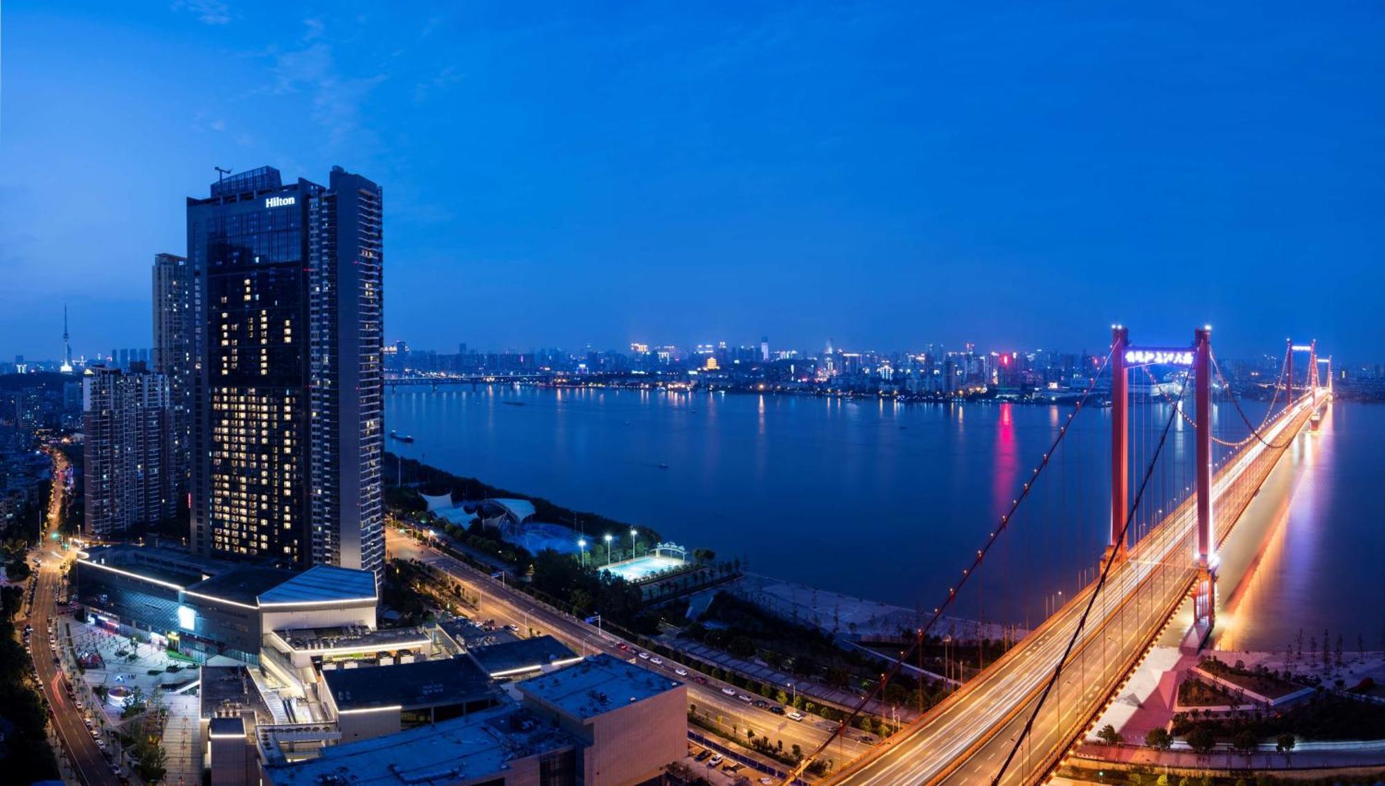 Hilton Wuhan Yangtze Riverside Kültér fotó