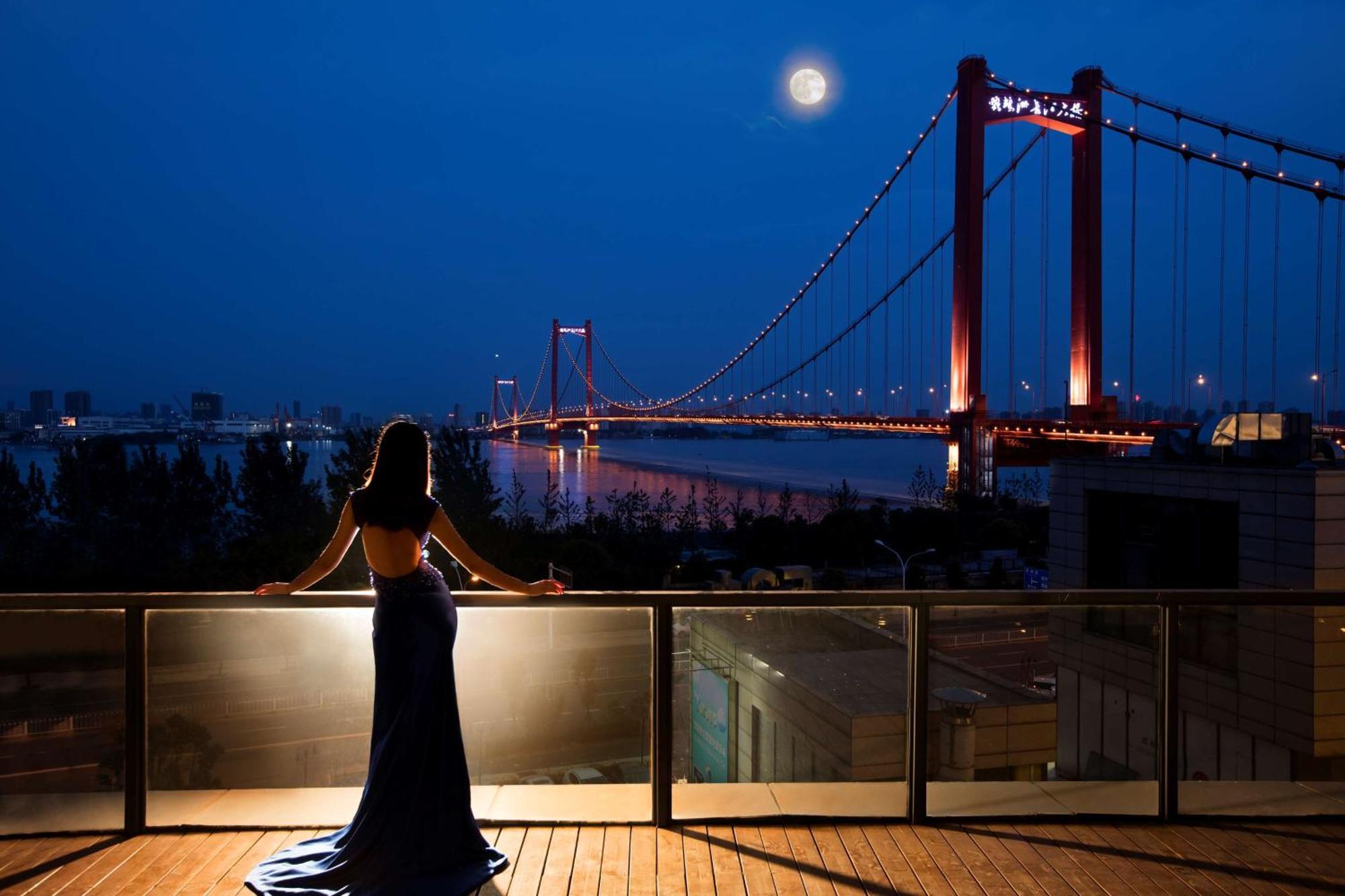 Hilton Wuhan Yangtze Riverside Kültér fotó