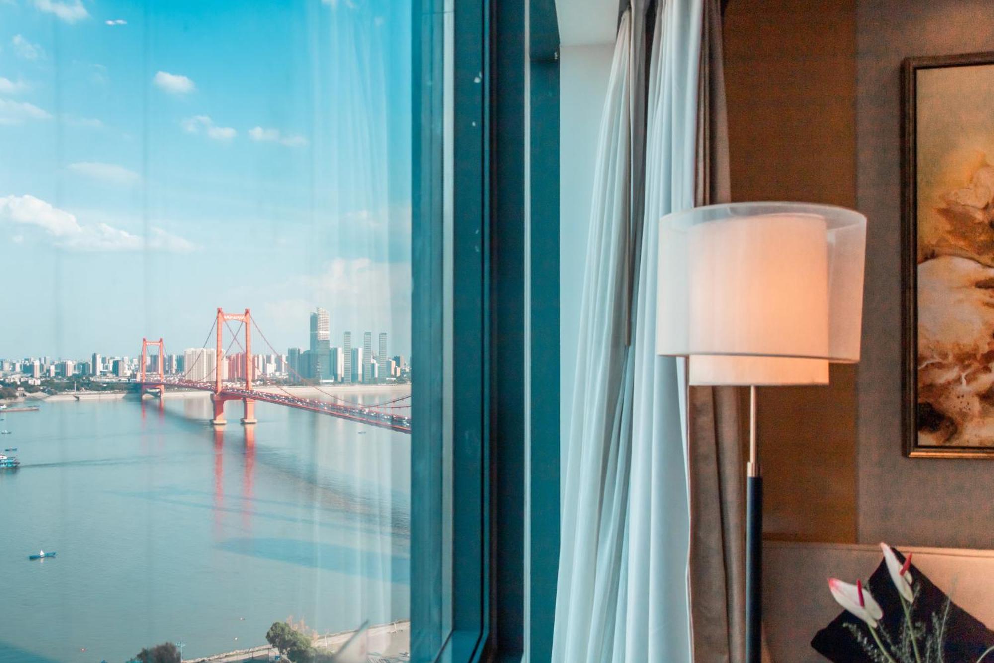 Hilton Wuhan Yangtze Riverside Kültér fotó
